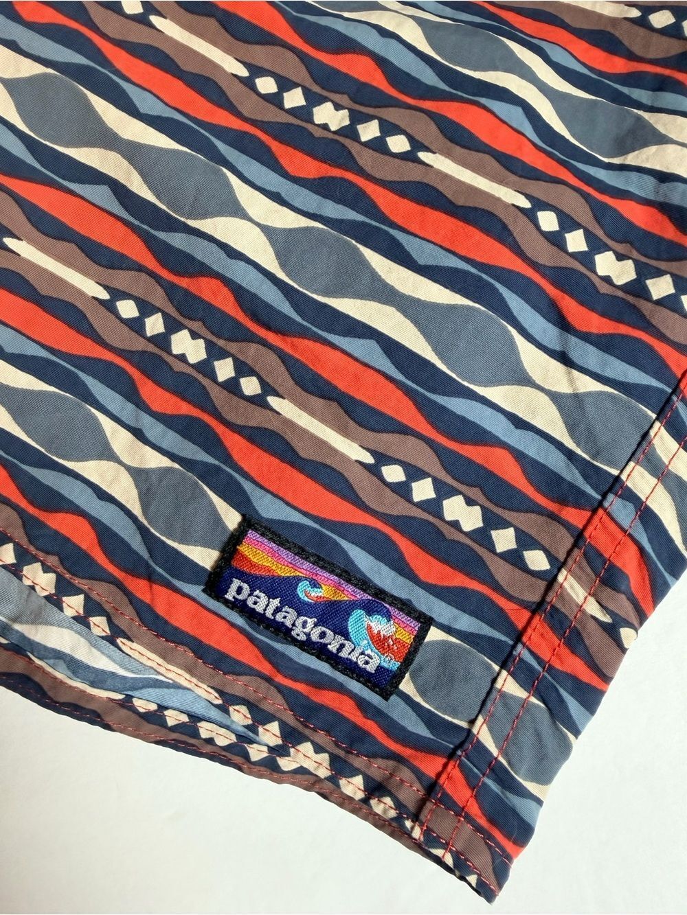 Patagonia Mens Wavefarer Boardshorts Size 38 Patterned Blue Red Unlined Swim